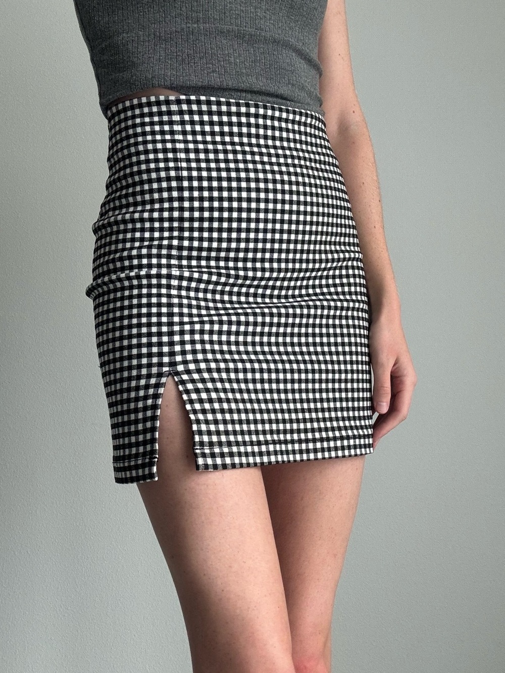 Women’s black and white skirt